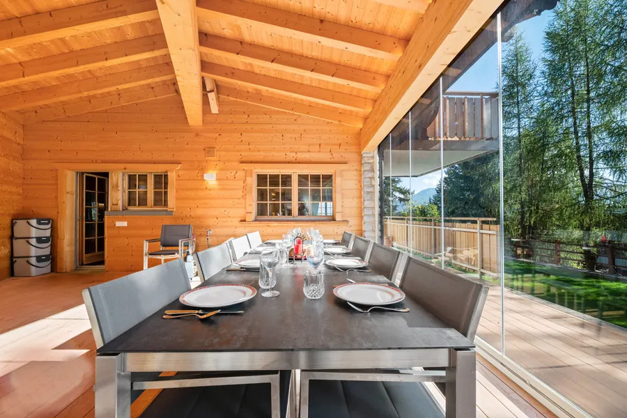 Chalet Pont du Diable illuminé sous la neige, Valais — Linda Photography